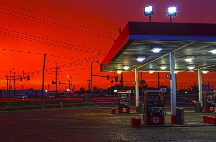 ¿Por qué se recomienda no usar el móvil en las gasolineras?