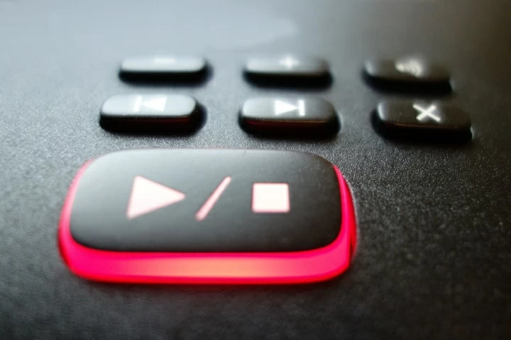 El contestador de Yoigo accesible para cualquiera y con posibilidad de hackear WhatsApp