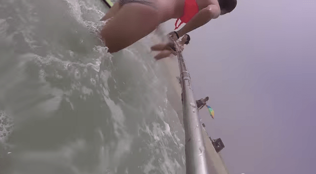 Imagen - Un palo selfie salva a una joven de morir ahogada