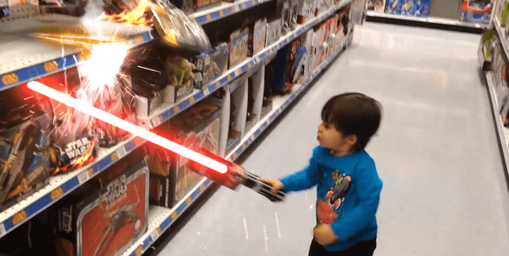 Un niño de 4 años triunfa en YouTube con impresionantes montajes