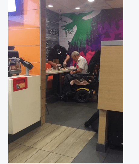 Imagen - Un empleado de McDonald's se convierte en un fenómeno viral ¡descubre por qué!