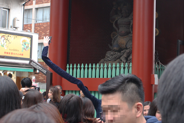Imagen - Lo último en palo selfie: un largo brazo