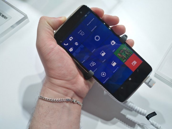 Imagen - Alcatel lanza Idol 4 Pro, un smartphone con Windows 10 muy atractivo