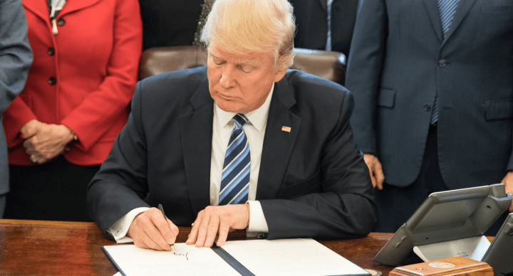 McDonald's publica un tweet asegurando que las manos de Trump son pequeñas