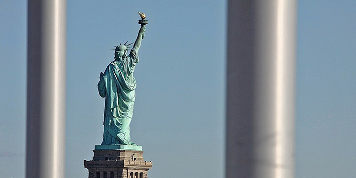 Si eres español, quizás tengas que dar tus contraseñas para entrar en Estados Unidos