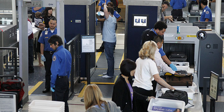 Smartphones y portátiles serán revisados si volamos a Estados Unidos