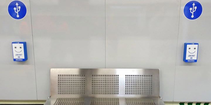 Metro de Madrid instalará 2.200 cargadores de móviles en sus estaciones