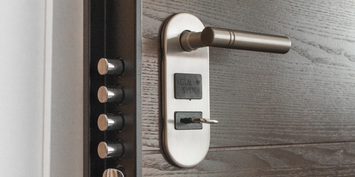 puerta-cerradura-720x359