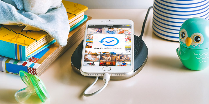 SanDisk iXpand Base te permitirá realizar backups de tu iPhone mientras lo cargas