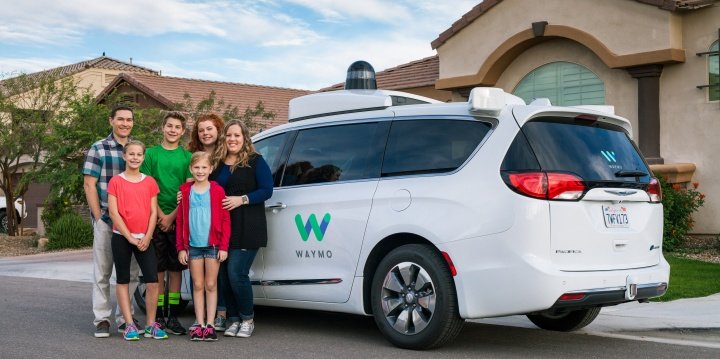 google-coche-autonomo-taxi-familia-720x359