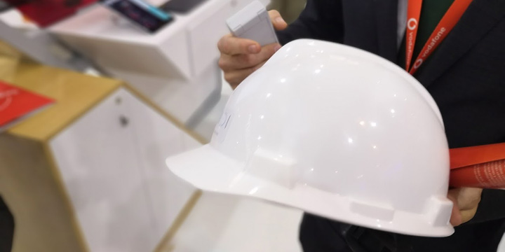 Vodafone lleva Internet a los objetos cotidianos: cafeteras, probadores y cascos de obra