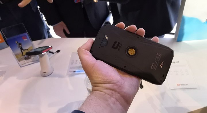 Imagen - Crosscall Action X-3, un smartphone con carga magnética que resiste agua, polvo y golpes