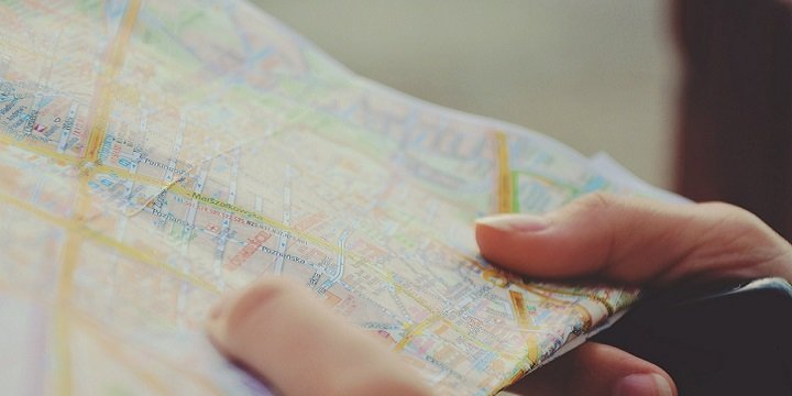 Google Maps integra Spotify y muestra en el mapa por donde van los buses y trenes