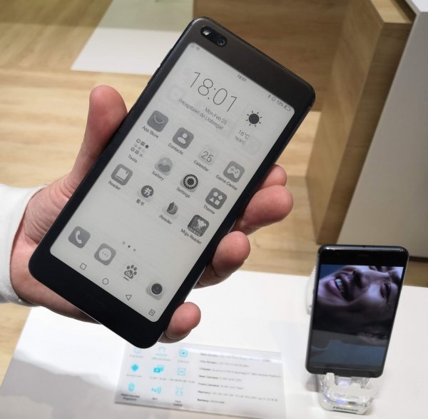 Imagen - Hisense A6, el smartphone con pantallas AMOLED y de tinta electrónica