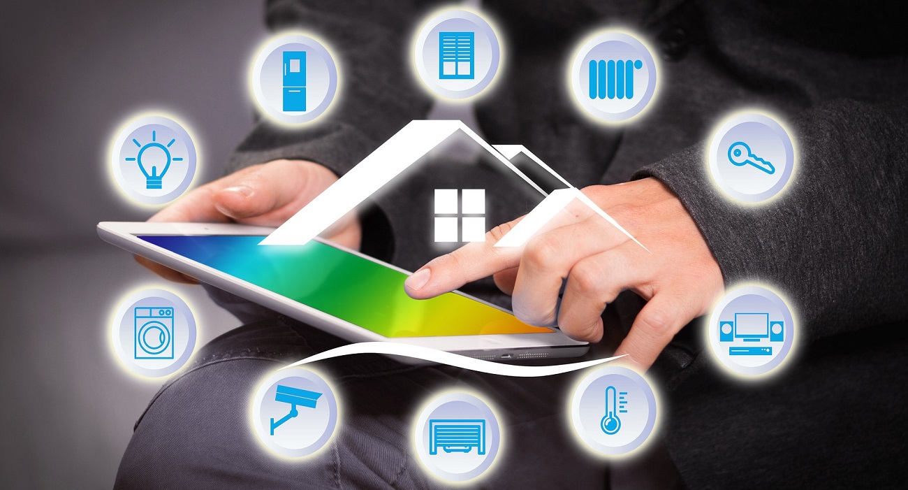 Cómo controlar dispositivos y electrodomésticos del hogar mediante comandos de voz
