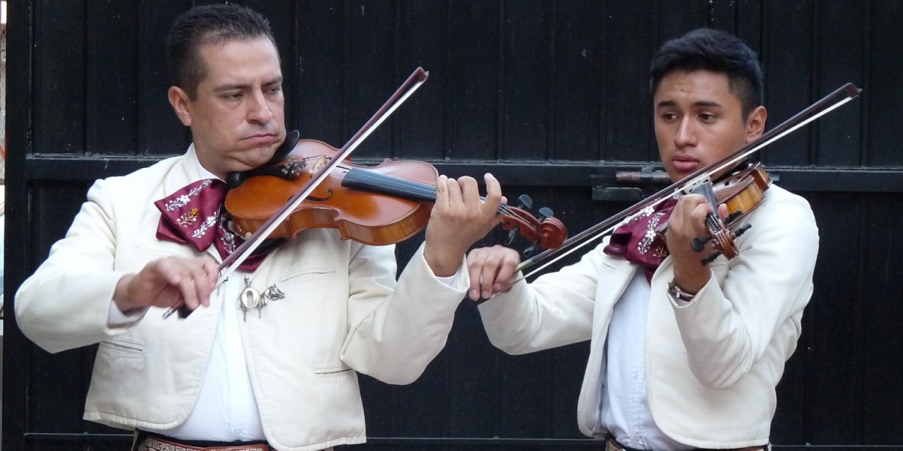ForoCoches envía mariachis a la sede del PP