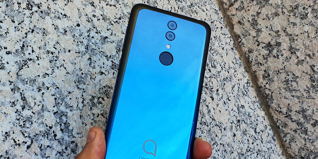 Review: Alcatel 3 2019, por poco podemos tener bastante
