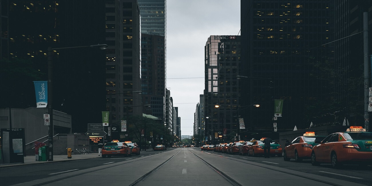 Madrid ultima la app para pedir taxis con precio fijo y competir contra Cabify y Uber