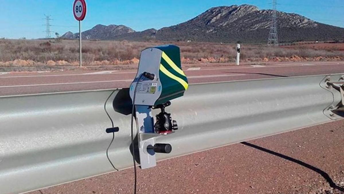 La DGT quiere limitar Maps, Waze y otras apps de avisos policiales