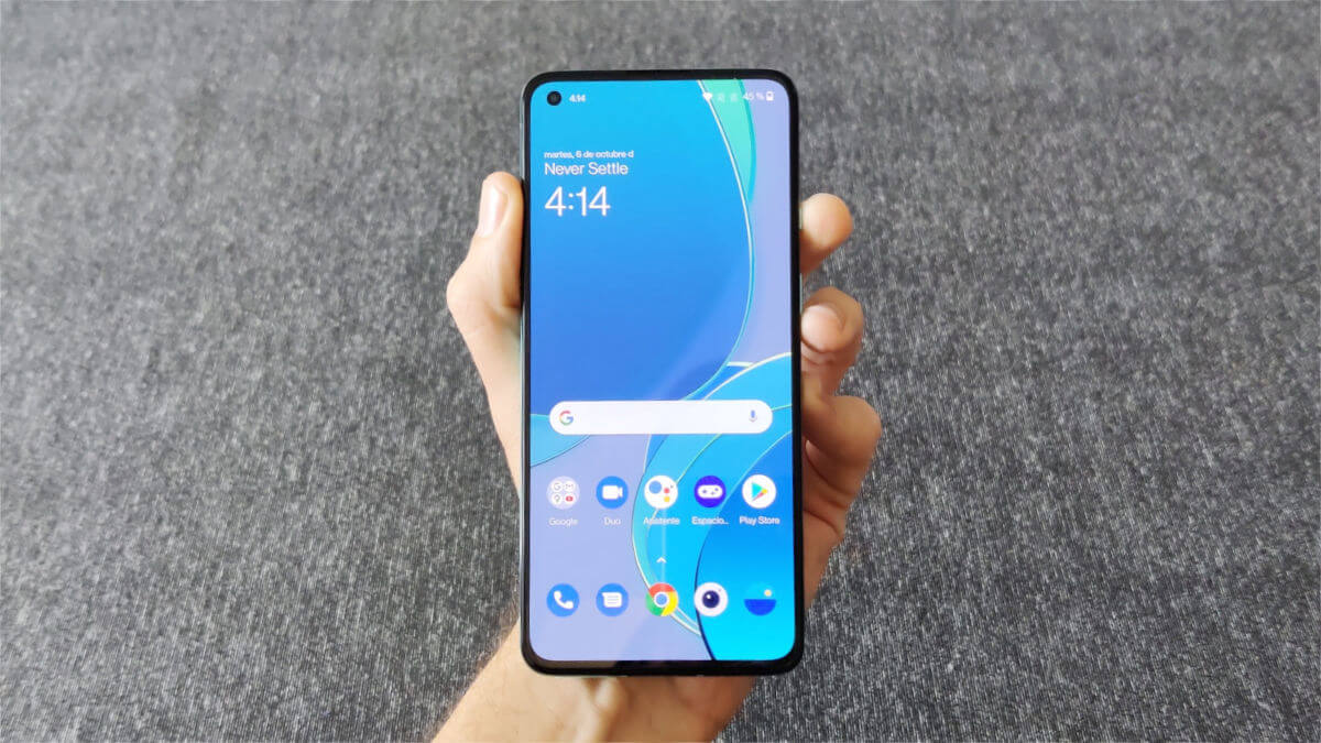 Review: OnePlus 8T, un duro rival en la gama alta que viene sin versión "Pro"