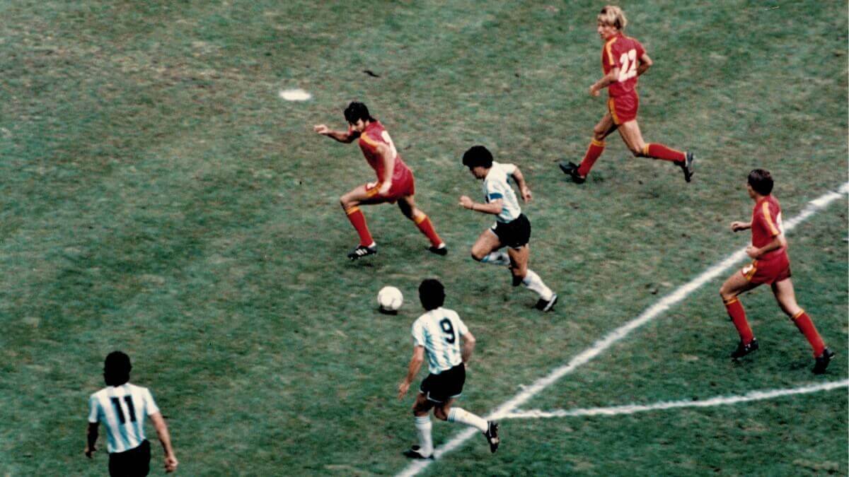 Maradona: una estrella en el campo y un icono en los videojuegos