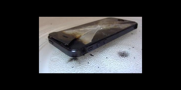 Usuarios de iPhone 6 cargan el móvil en el microondas