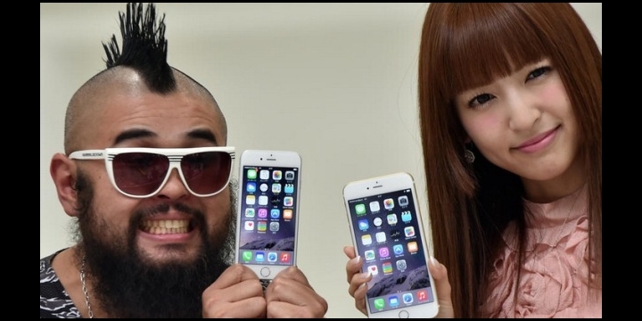 El iPhone 6 no solo se dobla, sino que también arranca el pelo