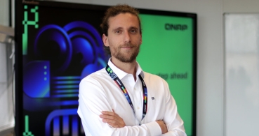 "Con QNAP no se necesita un centro de datos para tener IA soberana en las empresas": entrevista a Adrián Groba
