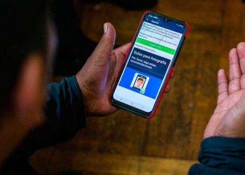 SmartLink, la app que EE.UU. instala a los inmigrantes sin papeles para rastrearlos
