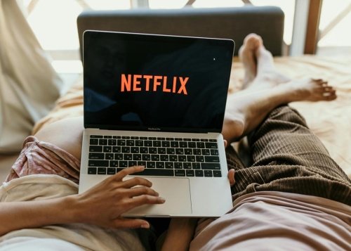 Estrenos Netflix julio 2025: La vieja guardia 2, El muro negro y mucho más