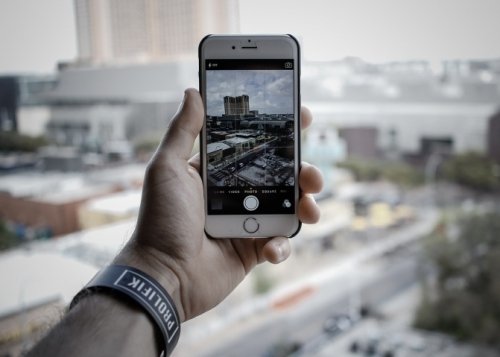 ¿Dónde se guardan las fotos en el iPhone?