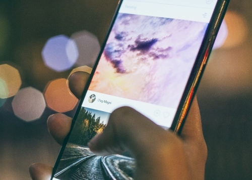 Telegram se actualiza: envíos cuando los contactos están online, nuevos temas y más