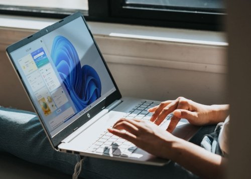 Windows 11 sorprende con ChatGPT, pestañas en el bloc de notas, sincronización con iOS y más novedades