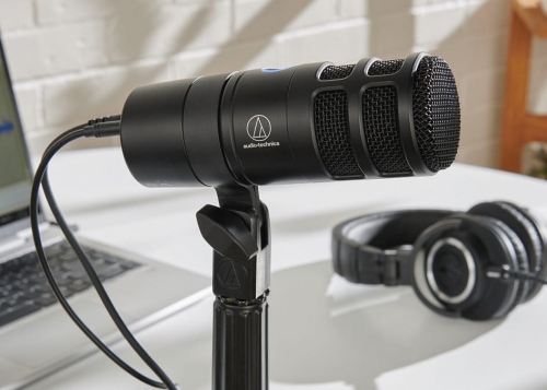 Si vas a crear un podcast, el nuevo micrófono hipercardioide de Audio-Technica es justo lo que necesitas