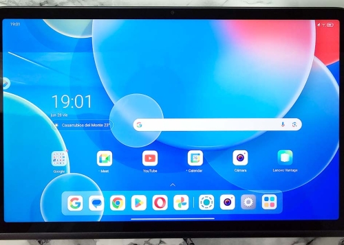 Review: Lenovo Tab Plus, la tablet con 8 altavoces HiFi JBL y una pantalla 2K de cine