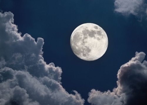 Cómo hacer fotos a la Luna con tu móvil como un profesional