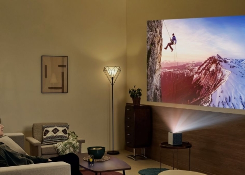Convierte tu casa en un cine: LG CineBeam S es un proyector 4K que proyecta imágenes de hasta 100 pulgadas
