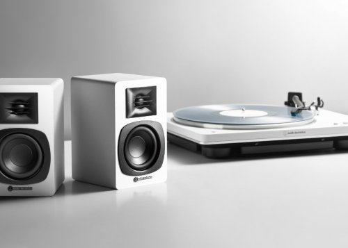 El sueño de los fans de los vinilos: el giradiscos y altavoces Audio-Technica que sacan su sonido más auténtico