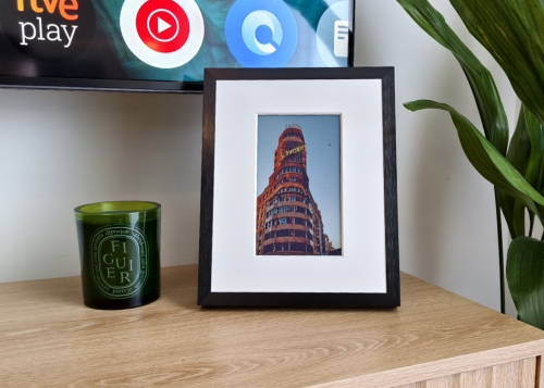 Review: SwitchBot AI Art Frame pone al día los clásicos marcos digitales gracias a la tinta electrónica