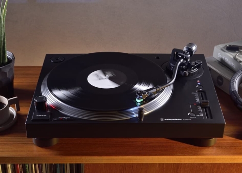 Saca el mejor sonido de tus vinilos: este mítico giradiscos de Audio-Technica se moderniza con Bluetooth