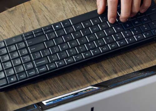 Diseño retro para el futuro de la oficina: el nuevo AI PC profesional de HP va integrado en el propio teclado