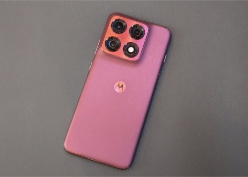 Motorola Edge 70 Pro sorprende por un diseño en madera, lana o seda, pero lo mejor está en su interior