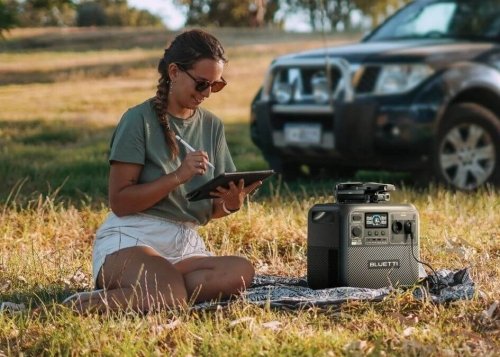 El verano es para las camper y la acampada. Te ayudamos a elegir la batería Bluetti perfecta en tus vacaciones