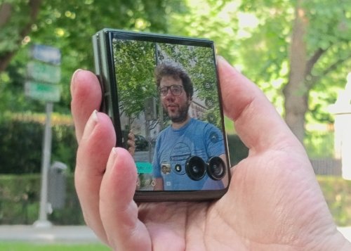 Review: Motorola Razr 70 Plus, un plegable que enamora por su diseño, pero con autonomía un poco justa
