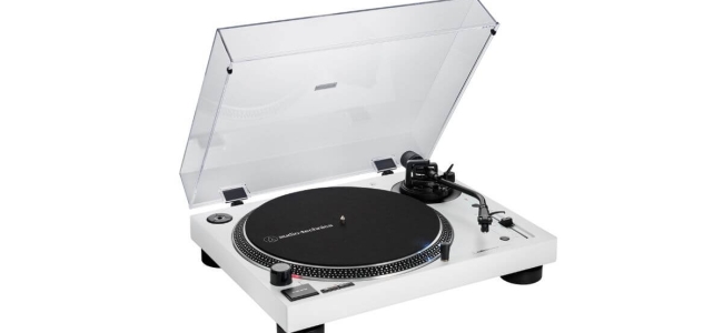 El giradiscos Audio-Technica AT-LP120XBT-USB ahora también disponible en blanco por menos de 400 euros