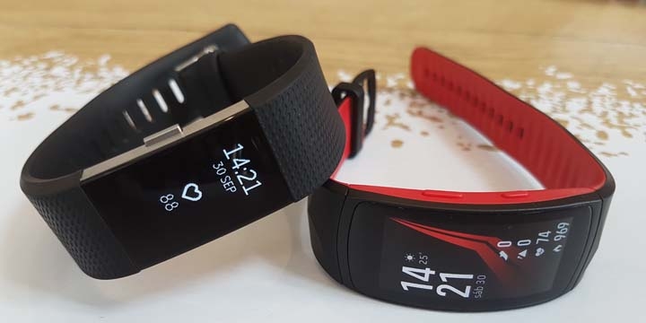 gear fit 2 pro vs fitbit