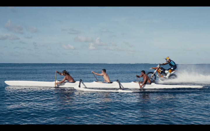 Imagen - Robbie Maddison, el motorista que surfea con su moto se hace viral