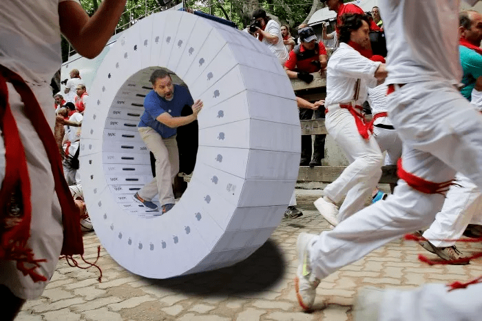 Imagen - &iquest;Tienes 36 cajas de iMac? Pues crea una rueda gigante