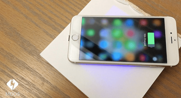 Imagen - A&ntilde;ade carga inal&aacute;mbrica al iPhone gracias a una pegatina