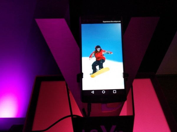 Imagen - LG V10, el smartphone con pantalla secundaria y doble cámara frontal llega a España